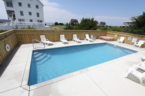 Waves Real Estate - Huge Private Outdoor Pool